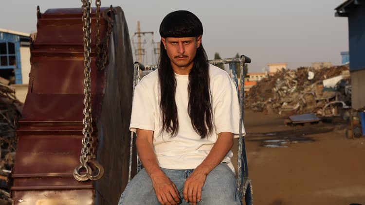 Oliver Tree Â Love You Madly, Hate You Badly WorldâS First World T